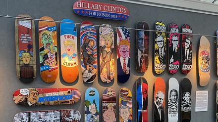 Skateboard-Kunstaustellung „Weapon of Choice“ im Hotel Berlin, Berlin 