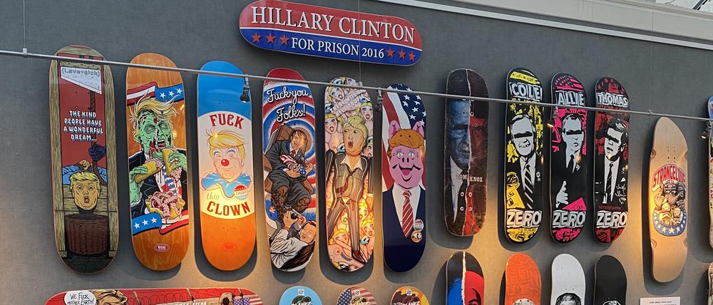 Skateboard-Kunstaustellung „Weapon of Choice“ im Hotel Berlin, Berlin