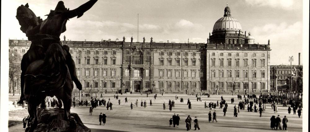 Berlin Mitte, Schloss , Denkmal !AUFNAHMEDATUM GESCHÄTZT! Berlin centre Castle Monument date estimated