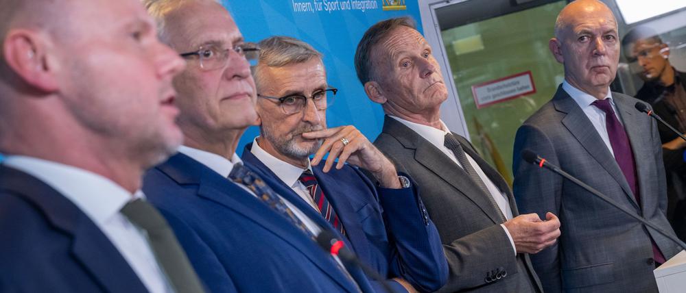 Politik und Fußball haben sich auf eine zentrale Stelle für Stadionverbote geeinigt.