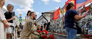 In Moskau gedenken Menschen gefallenen Wagner-Kämpfern.