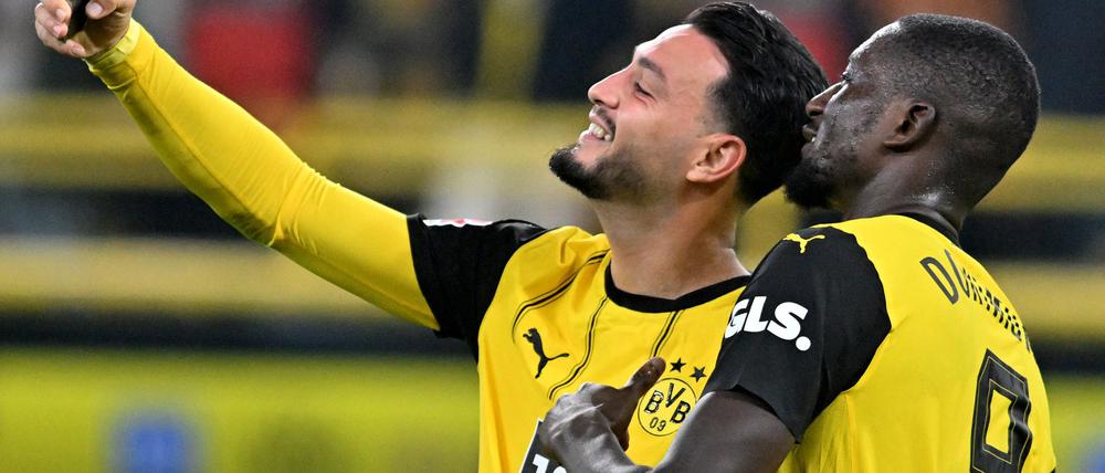 Dortmunder Matchwinner beim 2:1 gegen St. Pauli: Rami Bensebaini (l.) und Serhou Guirassy.