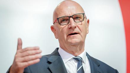 Brandenburgs SPD-Ministerpräsident Dietmar Woidke dringt auf mehr gegenseitigen Respekt im Landtag (Archivbild). 