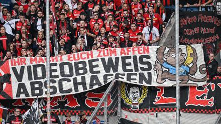 Der Videobeweis ist bei Fans ein Dauer-Aufreger.