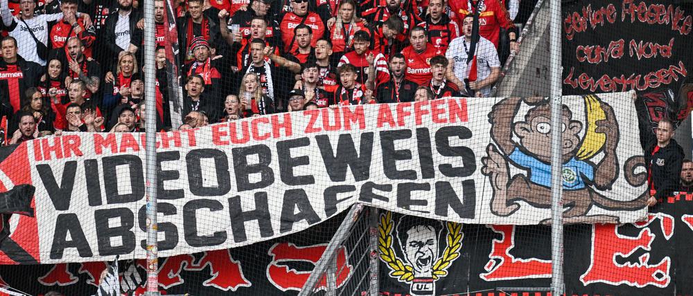 Der Videobeweis ist bei Fans ein Dauer-Aufreger.