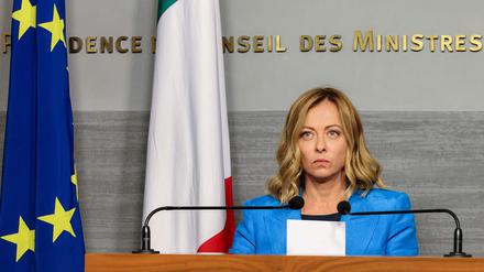Mit den beiden neuen Lagern auf der anderen Seite der Adria will die Rechtsregierung von Ministerpräsidentin Giorgia Meloni gegen irreguläre Migration vorgehen.