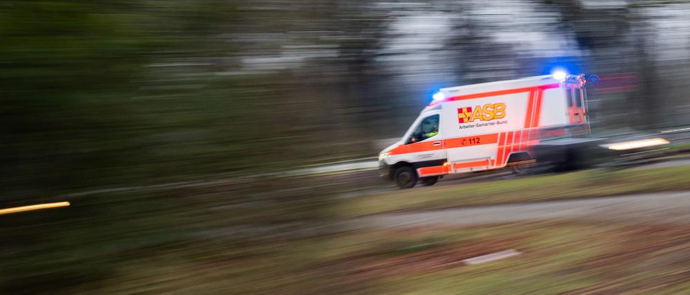 Eine junge Frau ist tödlich verunglückt. (Symbolbild)