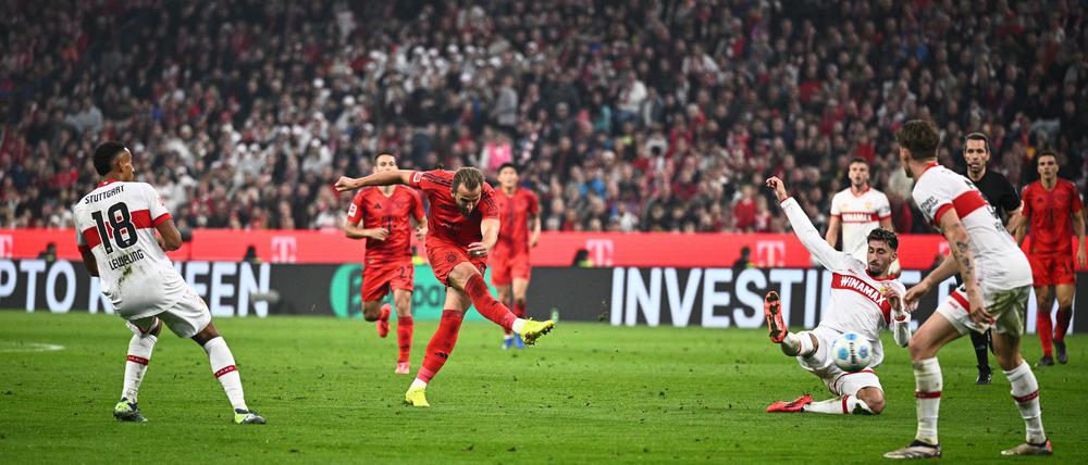 Harry Kane (M) schießt Bayern München zum Sieg.