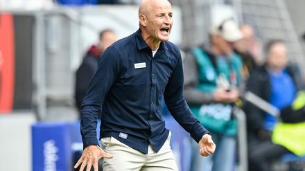 Trainer Peter Zeidler hat mit dem VfL Bochum noch kein Pflichtspiel gewonnen.