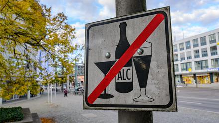 Die Stadt Frankfurt (Oder) reagiert mit Alkoholverbotszonen auf steigende Kriminalität. (Symbolbild)