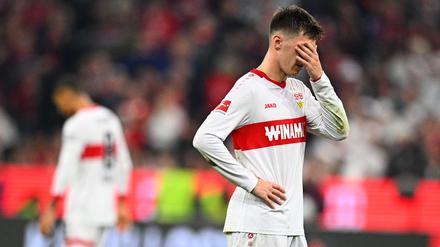 Stuttgarts Nationalspieler Angelo Stiller ist nach der Niederlage in München bedient.