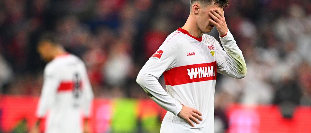 Stuttgarts Nationalspieler Angelo Stiller ist nach der Niederlage in München bedient.