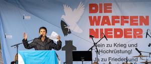 Die Waffen nieder: Friedensdemonstration am 3.10. in Berlin mit Sahra Wagenknecht, Gründerin des BSW Bündnis Sahra Wagenknecht. - 