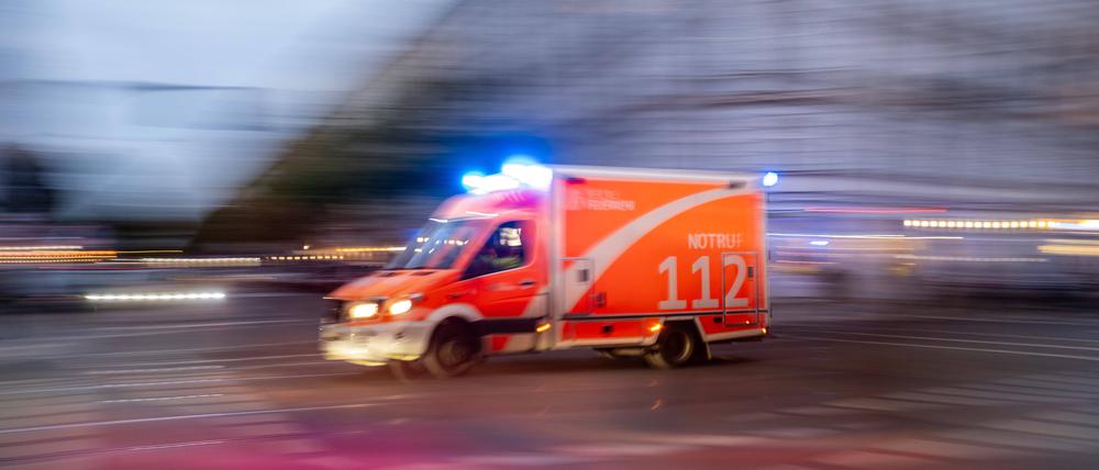 Die 77-Jährige erlitt durch den Angriff erhebliche Verletzungen. Sie musste im Krankenhaus in ein künstliches Koma versetzt und notoperiert werden. (Symbolbild)