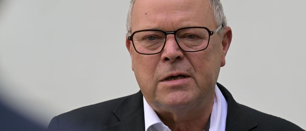 Brandenburgs Innenminister Michael Stübgen (CDU) fordert mehr Kompetenzen für Nachrichtendienste (Archivbild).