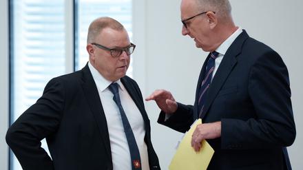 Brandenburgs Ministerpräsident Dietmar Woidke (SPD) und Innenminister Michael Stübgen (CDU) fordern nach der Festnahme eines mutmaßlichen IS-Anhängers in Bernau größtmögliche Anstrengungen zum Schutz jüdischen Lebens. (Archivbild)