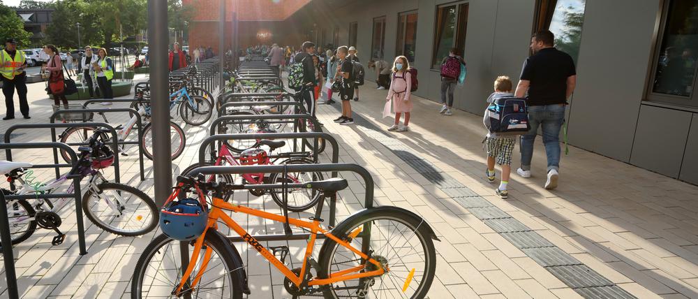 Kinder und Jugendliche könne sich an einer Umfrage zum Radfahren beteiligen (Symbolbild)
