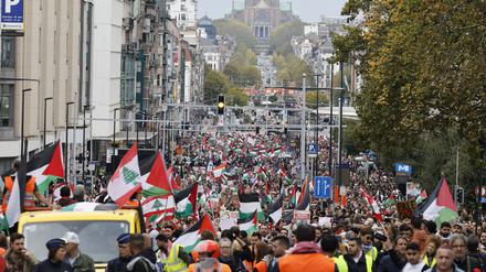 „Die Massaker im Libanon und die regionale Eskalation müssen gestoppt werden“, hieß es etwa von den Organisatoren. 