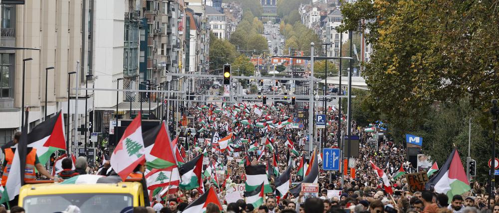„Die Massaker im Libanon und die regionale Eskalation müssen gestoppt werden“, hieß es etwa von den Organisatoren. 