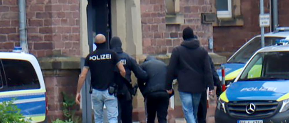 Nach der Festnahme in Bernau bei Berlin wurde der Verdächtige zur Haftvorführung am Bundesgerichtshof nach Karlsruhe gebracht.