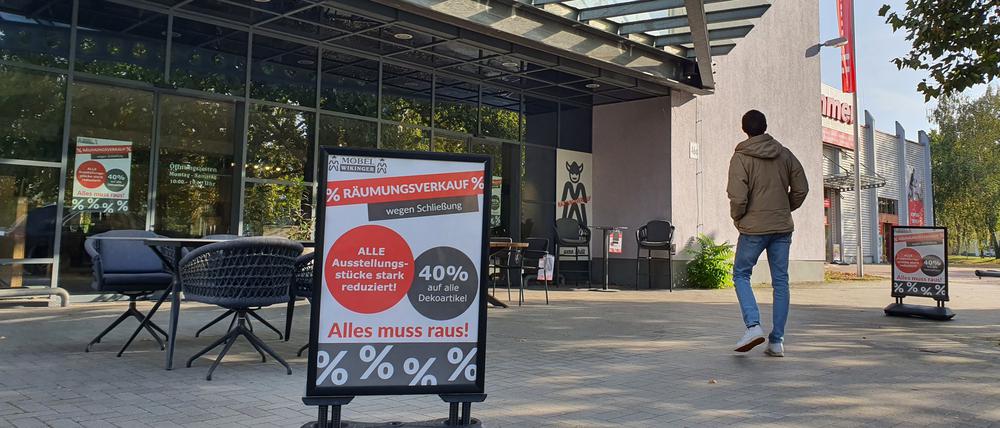 Hammer & Möbel Wikinger in Potsdam schließen