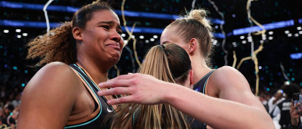 Freude und Tränen in New York – mit ihrem WNBA-Sieg schreiben Leonie Fiebich und Nyara Sabally Geschichte.
