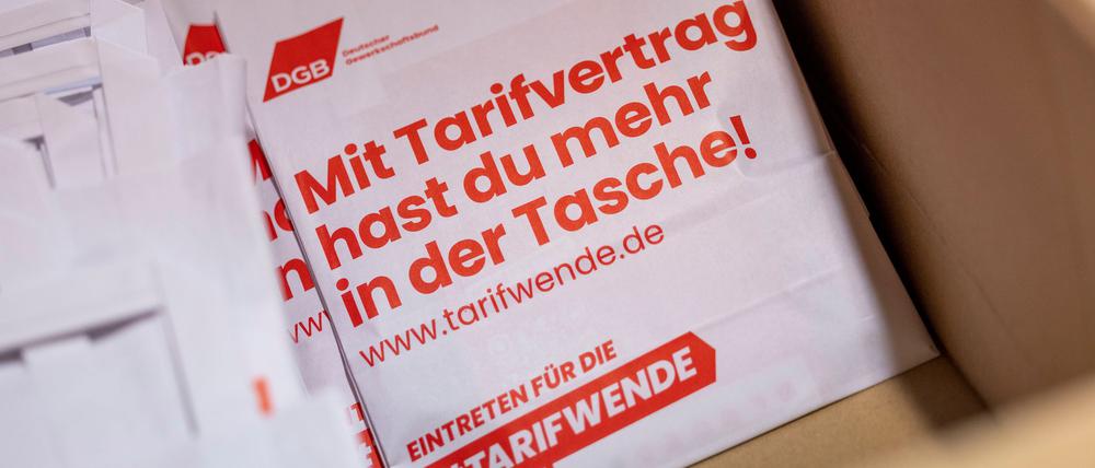 Der DBG kritisiert die Lohnlücke zwischen Ost und West. (Symbolbild)