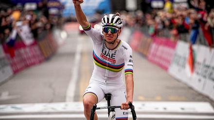 Bereit für Historisches: Tadej Pogačar will Giro, Tour und Vuelta in einem Jahr gewinnen. 