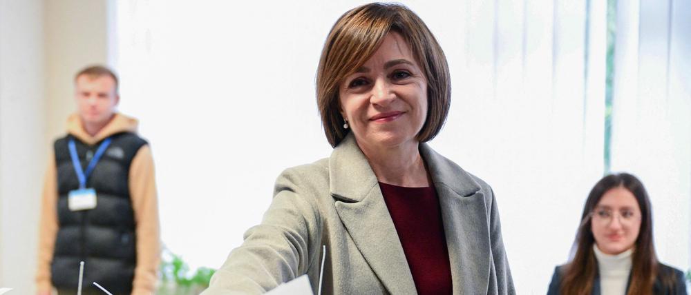 Maia Sandu, Präsidentin von Moldau, bei der Stimmabgabe am Sonntag.