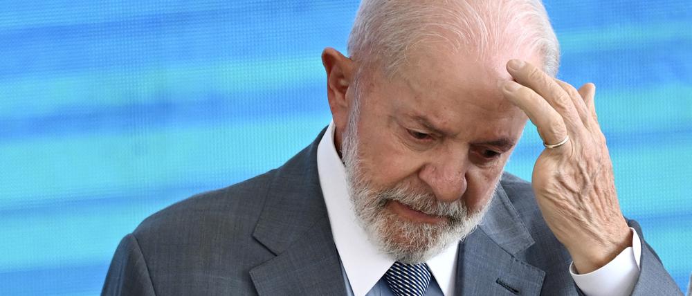 Der brasilianische Präsident Luiz Inácio Lula da Silva ist offenbar im Badezimmer gestürzt und hat sich dabei eine Kopfverletzung zugezogen.