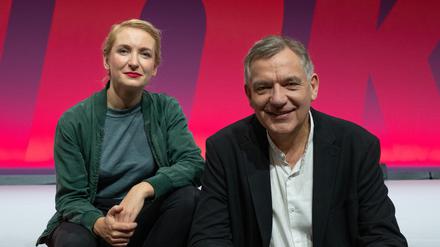 Die neuen Linken-Vorsitzenden Ines Schwerdtner und Jan van Aken wollen etwa die Hälfte ihres Netto-Gehalts an einen Solidaritätsfonds spenden.