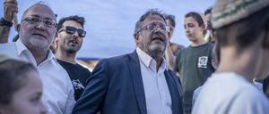 Der israelische Minister für nationale Sicherheit und rechtsextreme Politiker Itamar Ben-Gvir interagiert mit jüdischen Rechtsaktivisten während einer Veranstaltung.