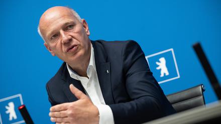 Kai Wegner (CDU), Regierender Bürgermeister von Berlin, spricht im Roten Rathaus. (Archivbild)