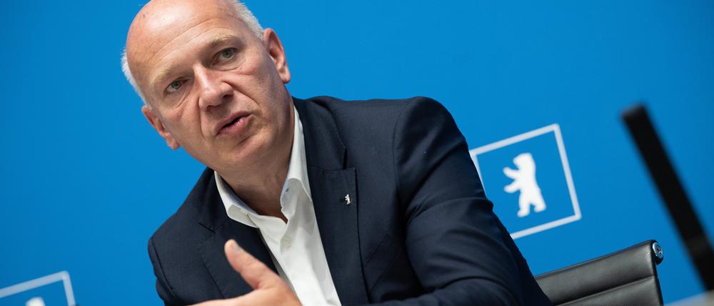 Kai Wegner (CDU), Regierender Bürgermeister von Berlin, spricht im Roten Rathaus. (Archivbild)