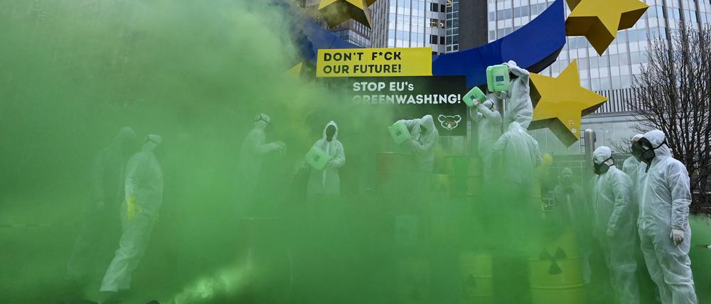 Viele werfen der EU-Kommission bei der Taxonomie „Greenwashing“ vor, also dass etwas als klimafreundlich gekennzeichnet wird, obwohl es das vielleicht gar nicht ist.