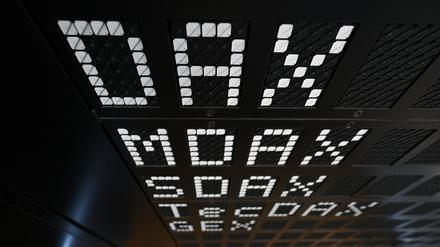 Die Anleger im Dax halten sich vor der Berichtsasion zurück (Archivbild). 