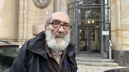 „Wieder voll im Leben“: Manfred Moslehner, Reihenhausmieter aus Reinickendorf, vorm Gerichtsgebäude.