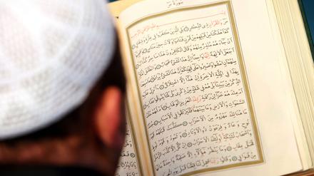 Ein Imam in der Sehitlik-Moschee am Columbiadamm in Berlin. (Symbolbild)