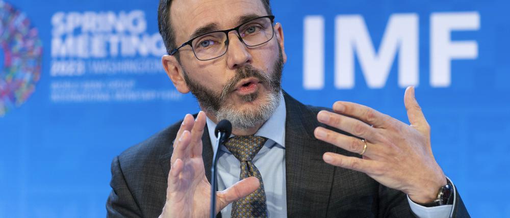 Pierre-Olivier Gourinchas, IWF-Chefvolkswirt, spricht auf einer Pressekonferenz während der Frühjahrstagung von IWF und der Weltbank. Der Internationale Währungsfonds (IWF) senkt die Prognose für das Wirtschaftswachstum in Deutschland. 