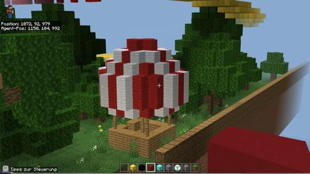 Im Minecraft-Kurs des Berliner Start-ups Complori lernen Kinder zum Beispiel, einen Heißluftballon per Programmier-Code zu bauen.