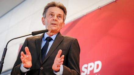 Rolf Mützenich, Vorsitzender der SPD-Bundestagsfraktion, gibt ein Pressestatement zur Sitzung der SPD-Bundestagsfraktion.