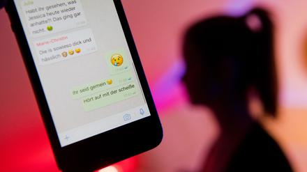Viele Schülerinnen und Schüler in Deutschland sind von Cybermobbing betroffen.
