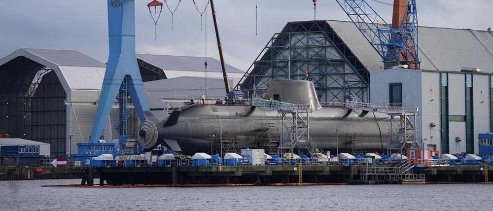 Auf dem Gelände von Thyssen-Krupp Marine Systems (TKMS) in Kiel werden auch U-Boote gefertigt. 