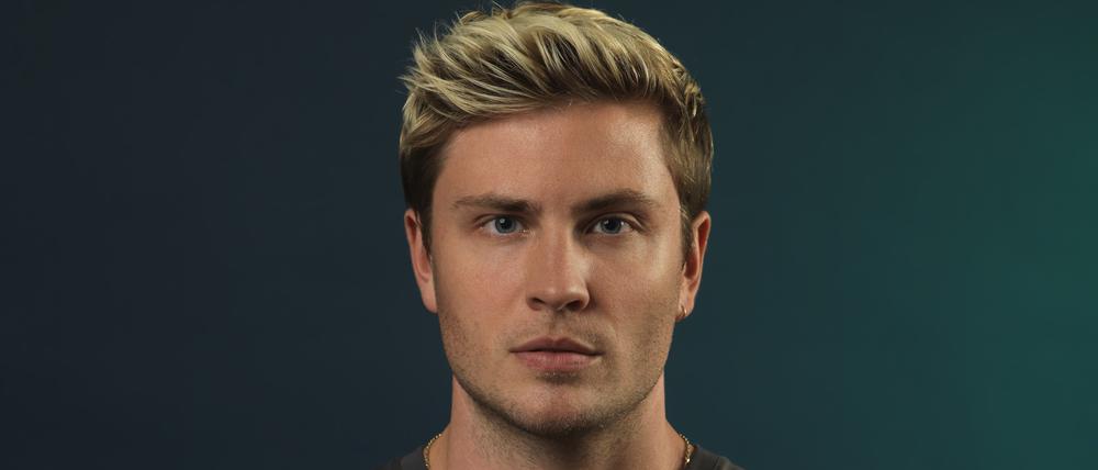 Jannik Schümann hat mit zwölf Jahren angefangen, an Hörspielen wie „Die drei ?“ und „TKKG“ mitzuwirken.