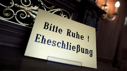 Die Zahl der Eheschließungen hat in Berlin einen historischen Tiefstand seit 1991 erreicht. (Symbolbild)