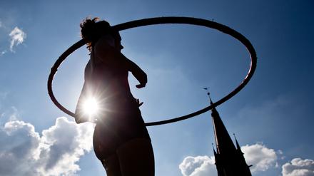 Hula-Hoop ist trendy. Aber eignet sich der Reifen auch für alle Altersgruppen?