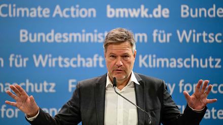 Beschwörende Geste: Wirtschaftsminister Robert Habeck bei seiner Pressekonferenz am Mittwoch in Berlin. 