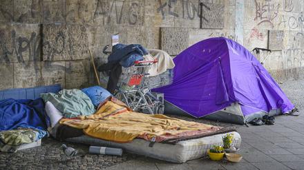 Unter jungen Menschen sind deutlich mehr Obdachlose weiblich als insgesamt. 