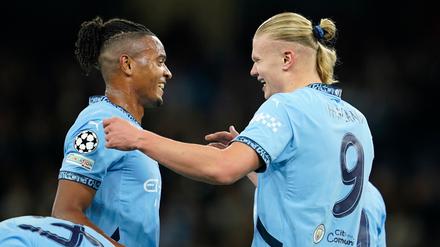 Superstar Erling Haaland (r) traf einmal mehr spektakulär für Manchester City.