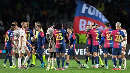 Der FC Barcelona bejubelt den Sieg über den FC Bayern.